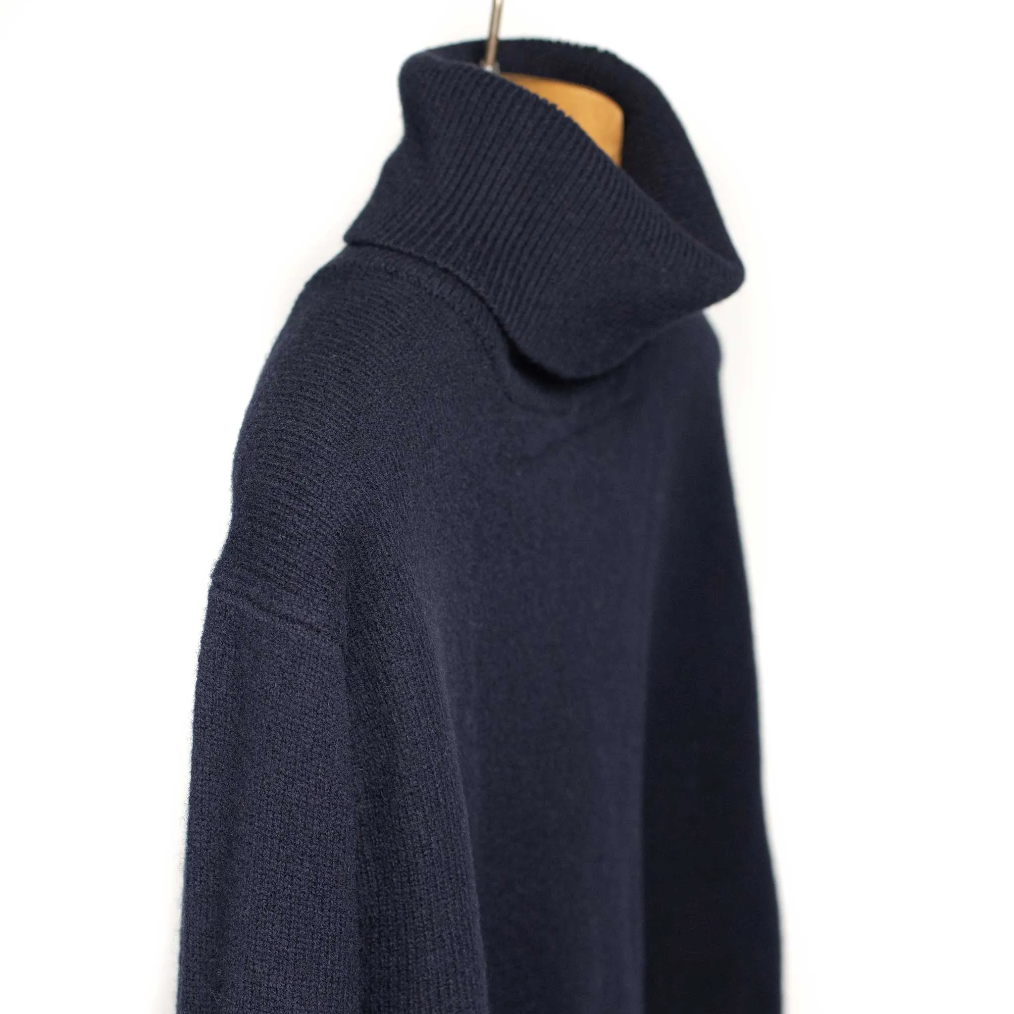 Fine gauge turtleneck sweater in navy wool